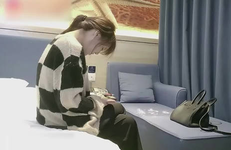 杏吧原创・反差高冷校花170高挑身材・肥雪