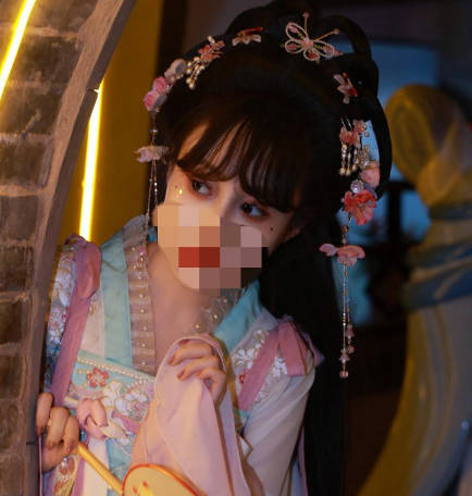 海角社区・亲妹妹穿着汉服的样子让我鸡巴梆硬