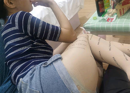 海角社区・灌醉后强上了03年妹妹・舔逼后操哭最后射在屁股上