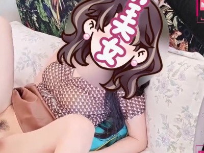 骚妈在被射完后夹着精液回去为她的丈夫做饭